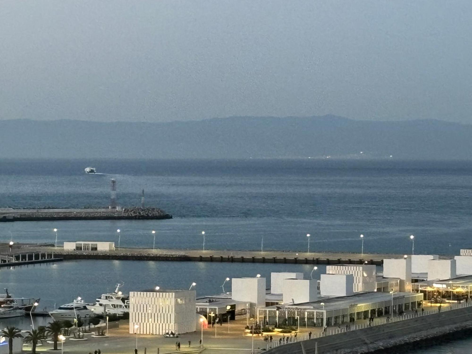 Marina View Residence Luxurious Studio Retreat With Stunning Ocean Views 1 Double Bedroom, 1 Convertible Couch Tanger Eksteriør billede